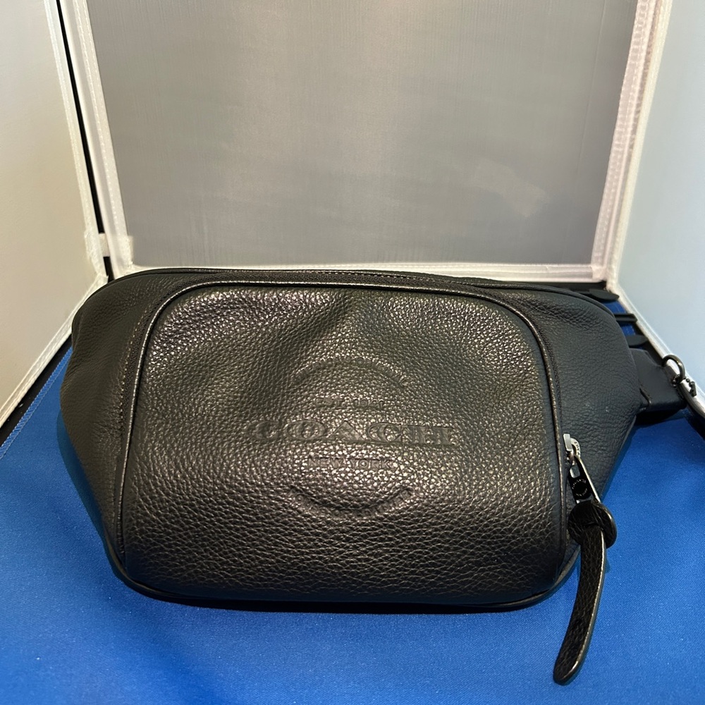 Coach Black Belt Bag Leather Minimalist Design authentic.